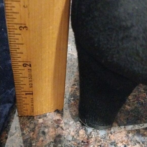 Taryn Rose Black Suade Heels..EUC...SIZE 8 1/2. - Picture 5 of 8